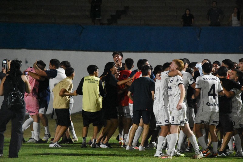 La palma izquierda de Vivas meti� a Racing en la final